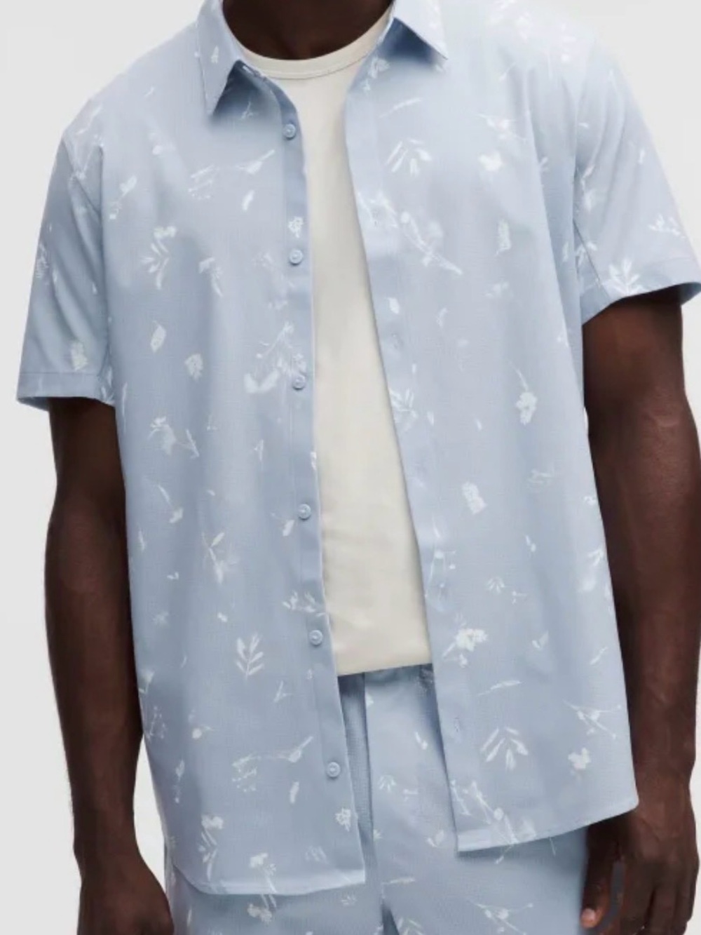 Lululemon men’s Airing Easy ShortSleeve Shirt, small. Sun Stamp Blue Linen Muti